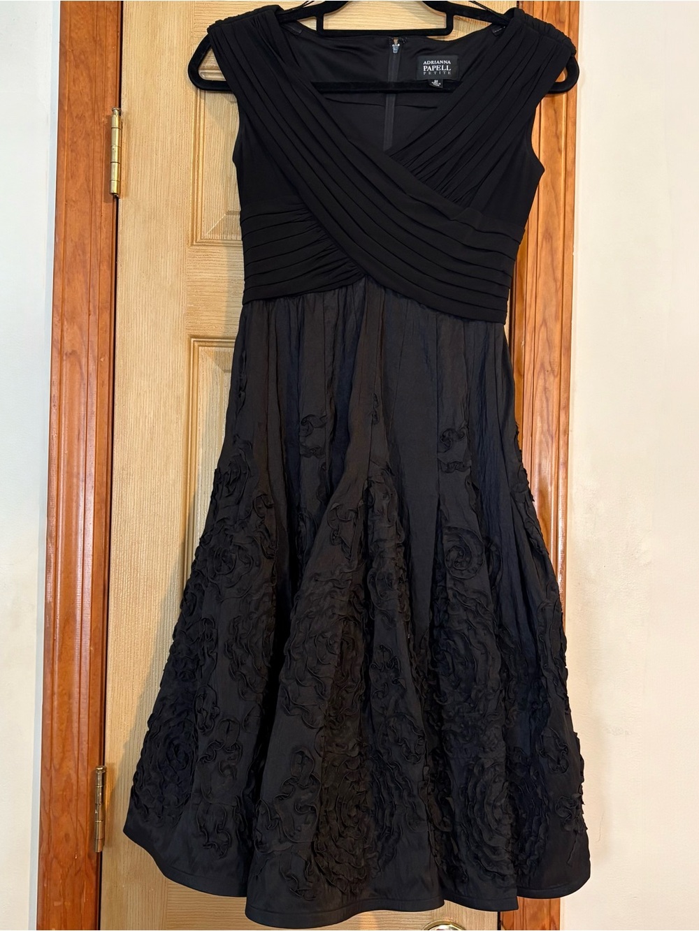 EUC Adrianna Papell Matte Jersey & Taffeta Rosette Dress Fit n Flare size 2P